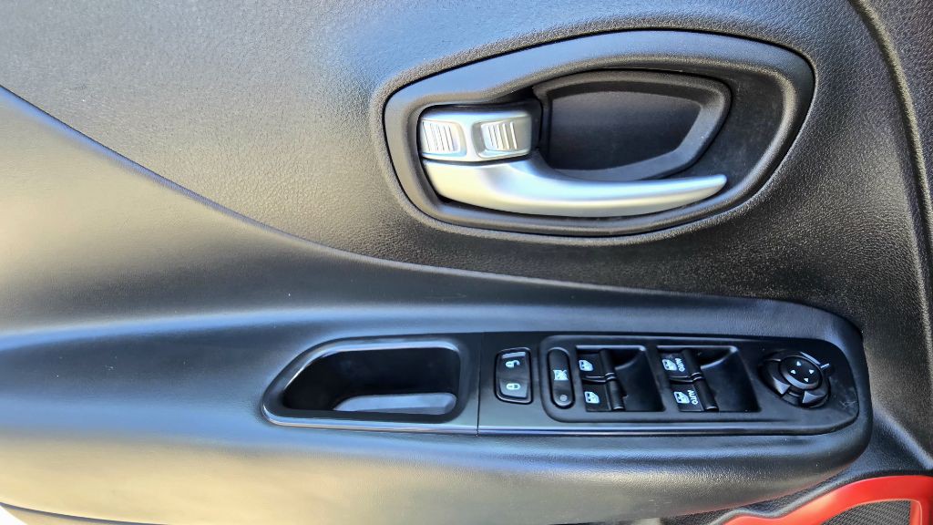 2016 Jeep Renegade Image 15