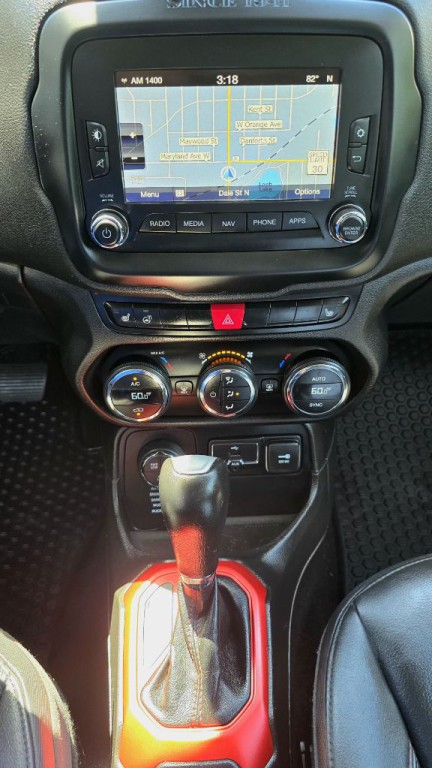 2016 Jeep Renegade Image 18