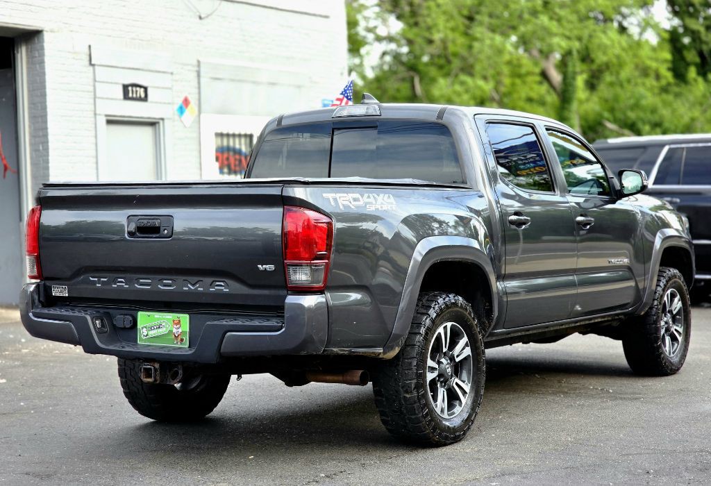 2019 Toyota Tacoma Image 4