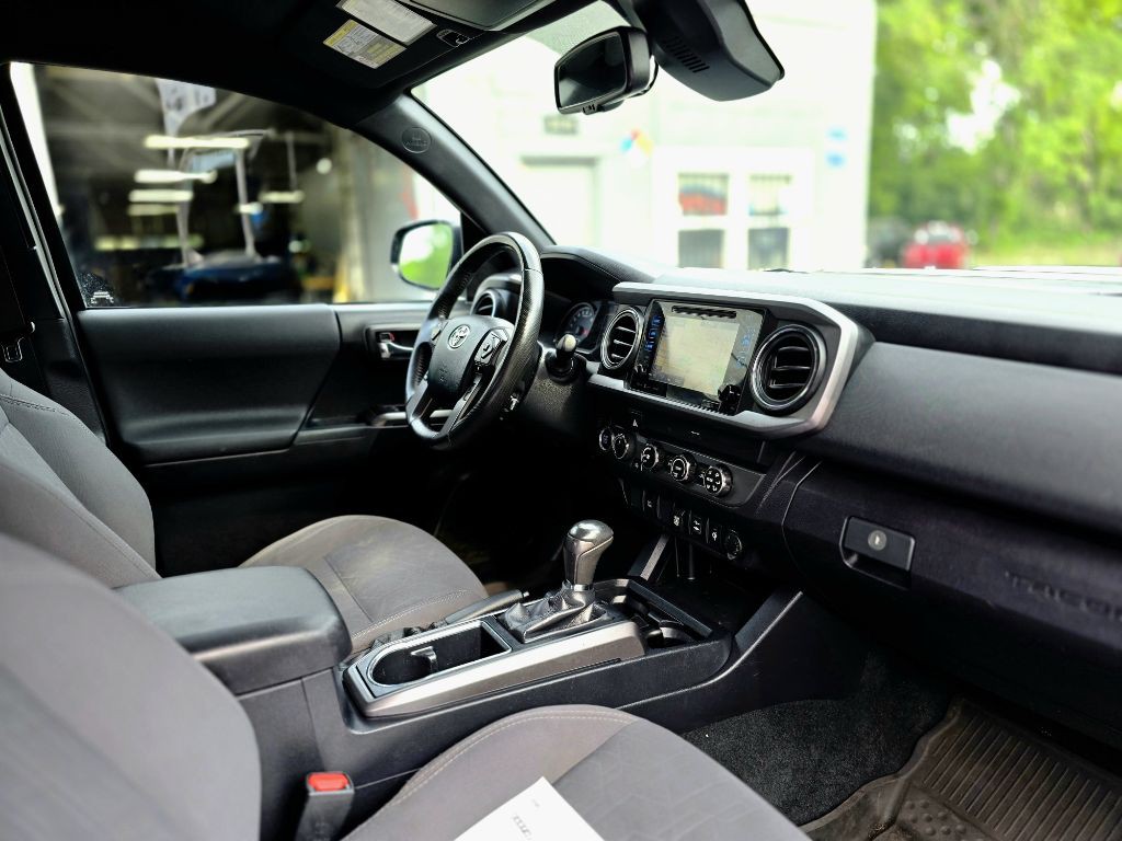 2019 Toyota Tacoma Image 9