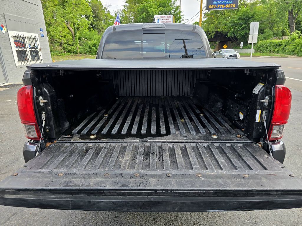 2019 Toyota Tacoma Image 12