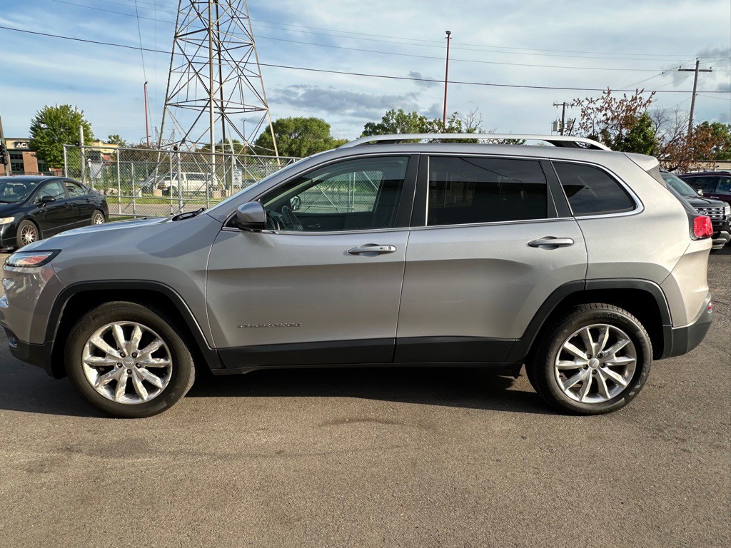 2017 Jeep Cherokee Image 2