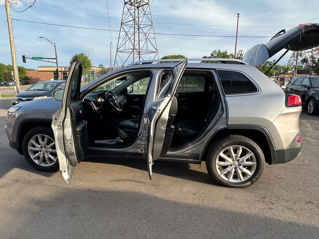2017 Jeep Cherokee Image 7