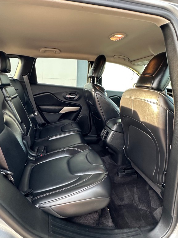 2017 Jeep Cherokee Image 10