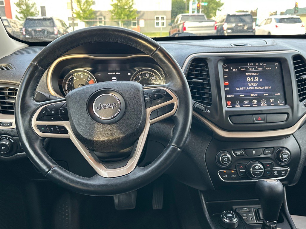 2017 Jeep Cherokee Image 13