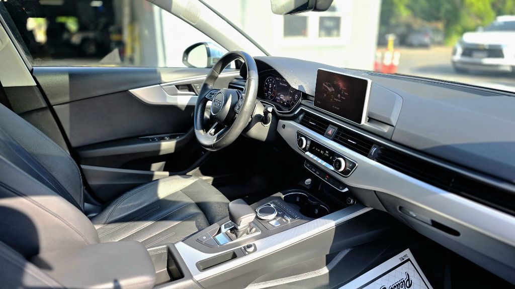 2017 Audi A4 Image 9