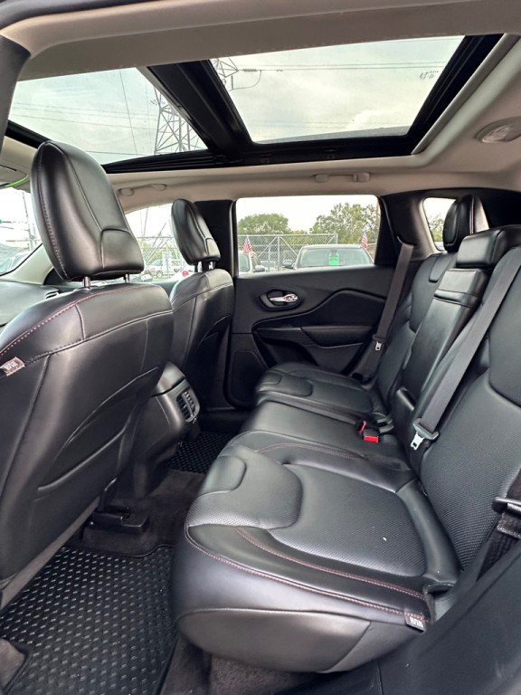 2016 Jeep Cherokee Image 9