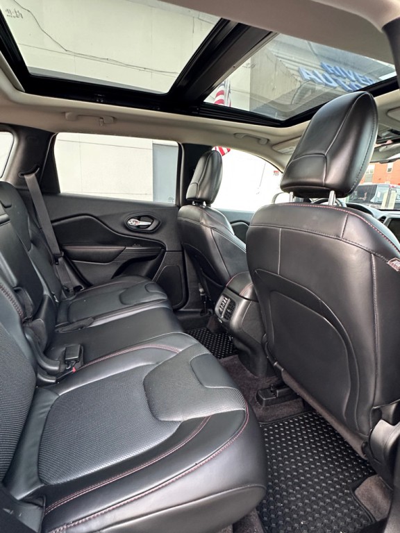 2016 Jeep Cherokee Image 10