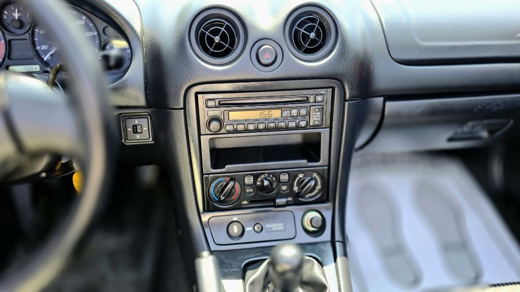 1999 Mazda MX-5 Miata Image 13