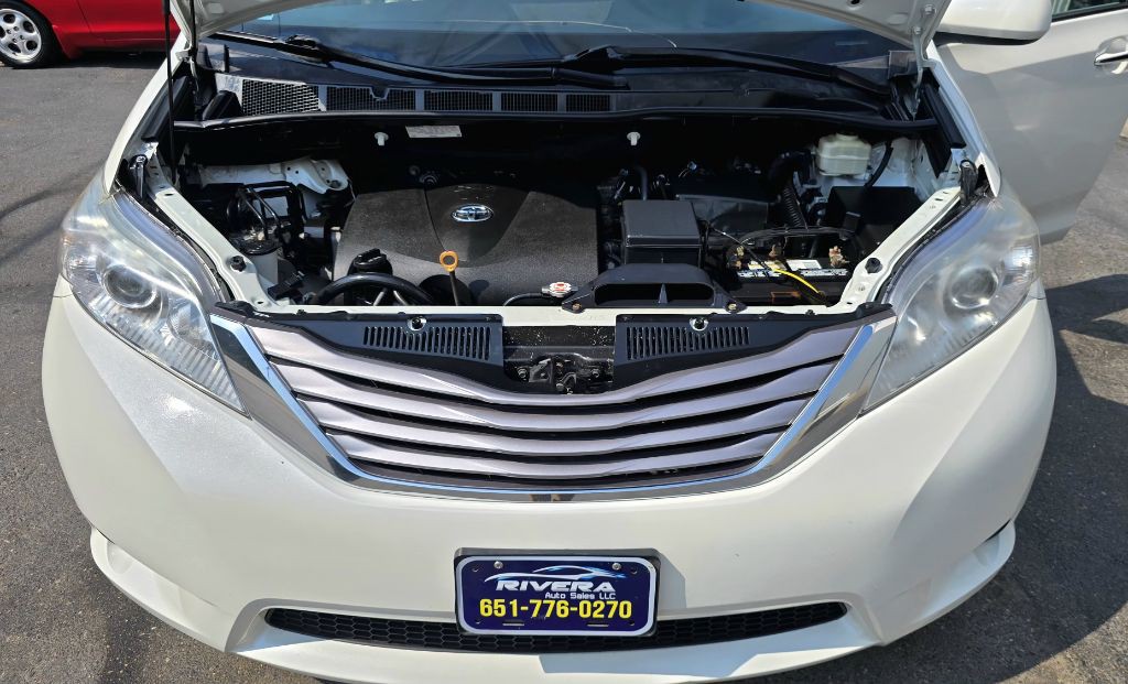 2017 Toyota Sienna Image 22