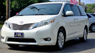 Image for 2017 Toyota Sienna XLE ID: 7559307