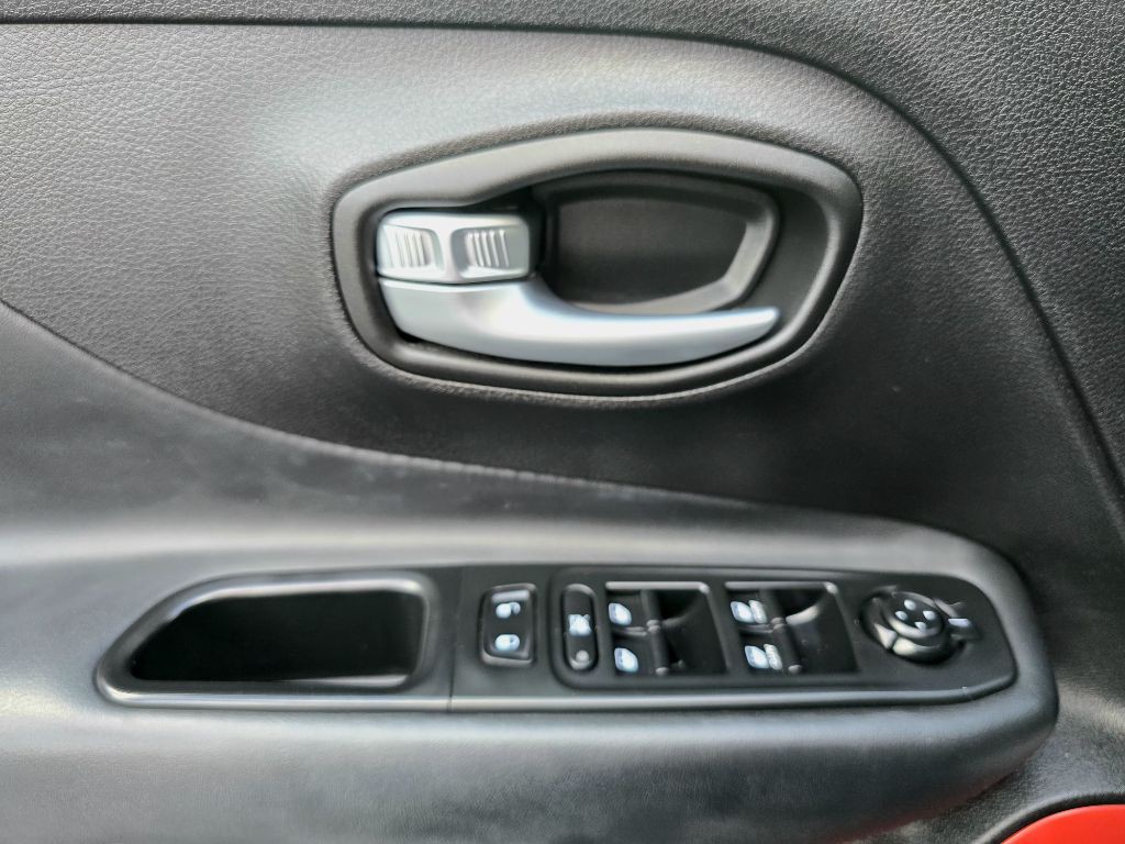2017 Jeep Renegade Image 14