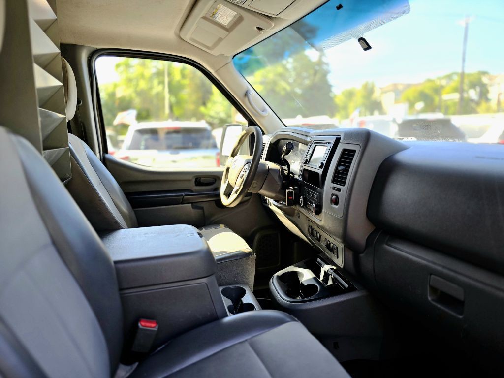 2016 Nissan NV Image 8