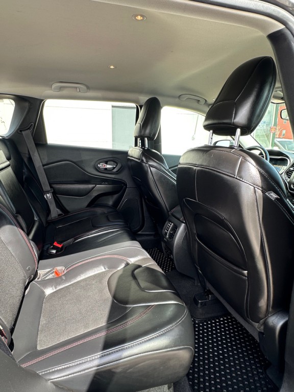 2019 Jeep Cherokee Image 13