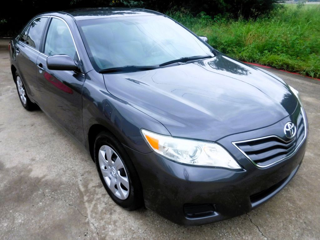2010 Toyota Camry Image 2