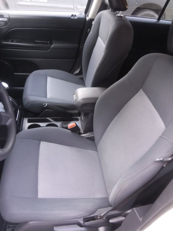 2009 Jeep Compass Image 24