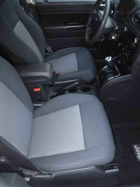 2009 Jeep Compass Image 25