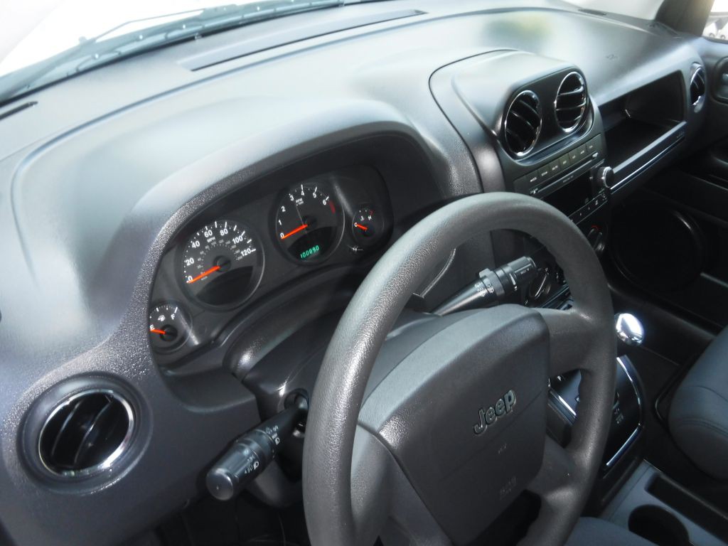 2009 Jeep Compass Image 28