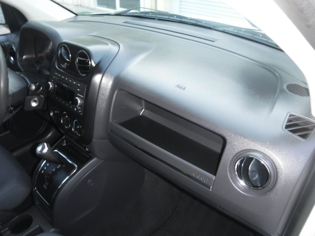 2009 Jeep Compass Image 29