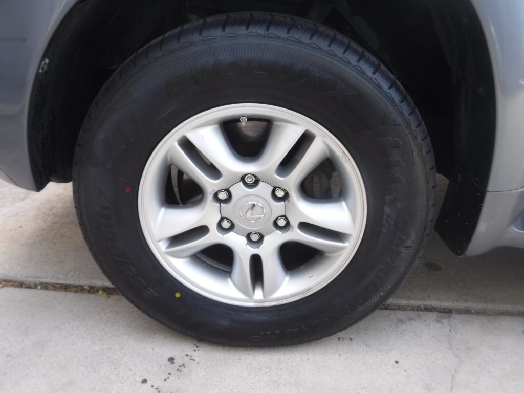 2004 Lexus GX Image 19