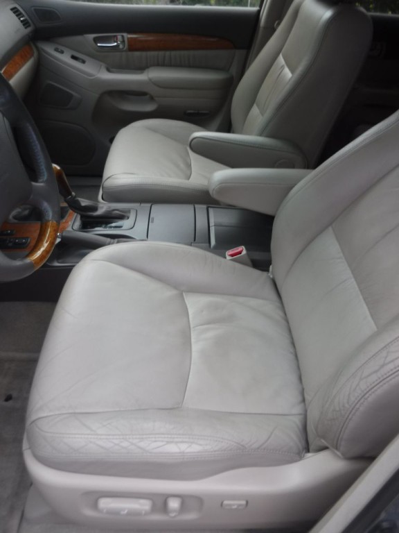 2004 Lexus GX Image 26