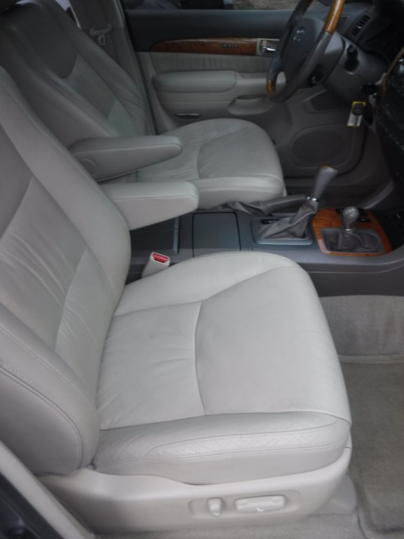 2004 Lexus GX Image 27