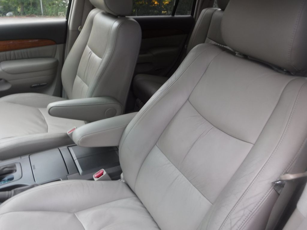 2004 Lexus GX Image 28