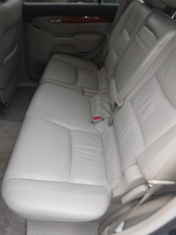 2004 Lexus GX Image 30