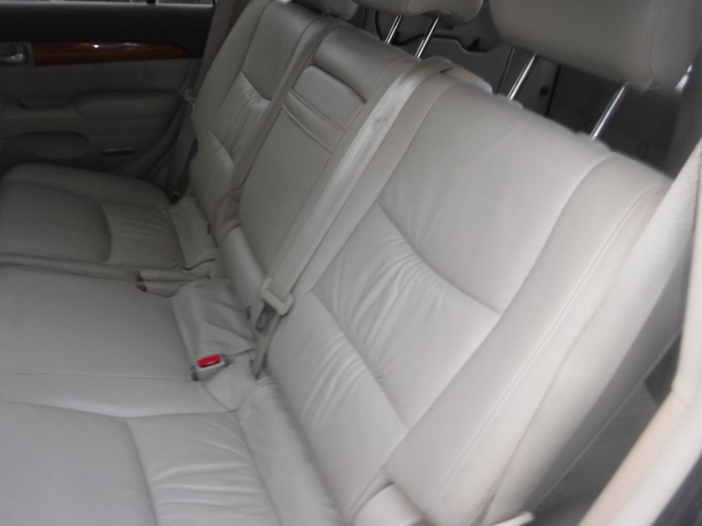 2004 Lexus GX Image 32