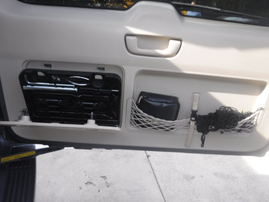 2004 Lexus GX Image 38