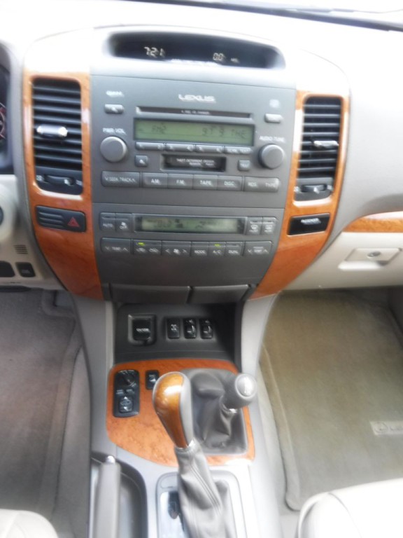 2004 Lexus GX Image 39