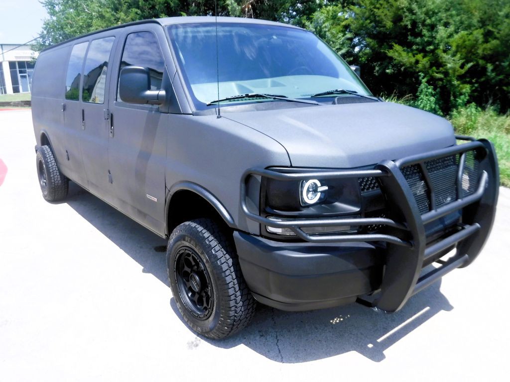 2008 Chevrolet Express Image 2