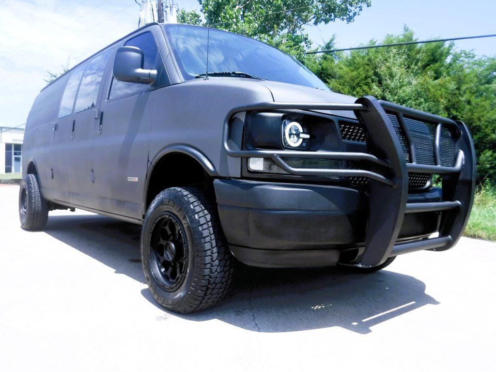 2008 Chevrolet Express Image 3