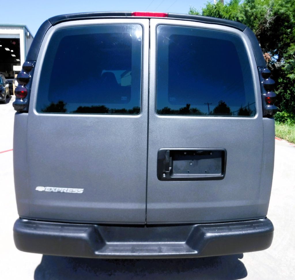 2008 Chevrolet Express Image 19