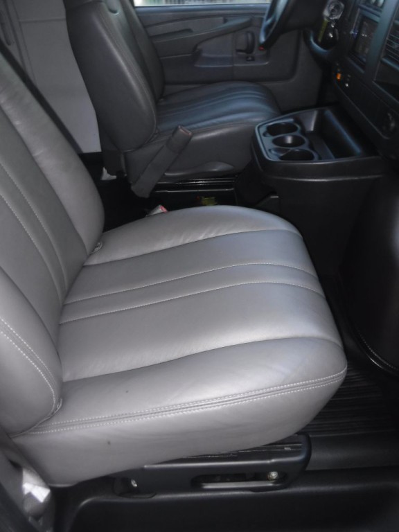 2008 Chevrolet Express Image 38