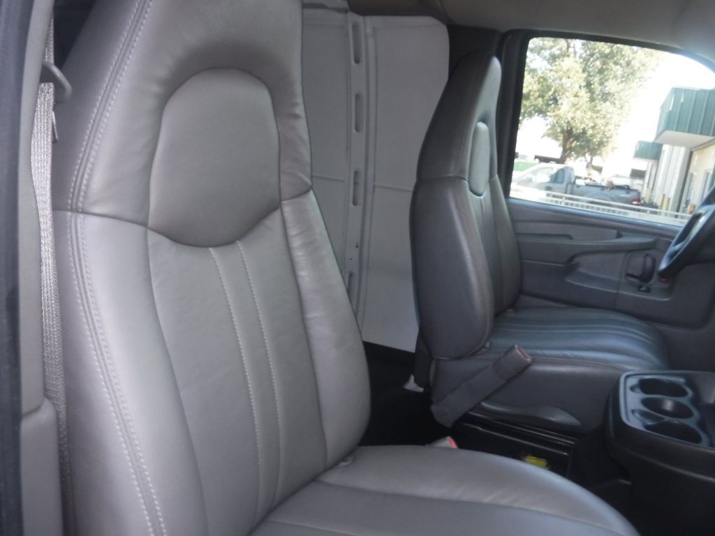 2008 Chevrolet Express Image 40