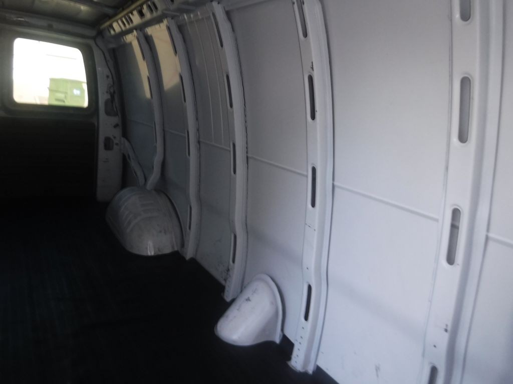 2008 Chevrolet Express Image 56