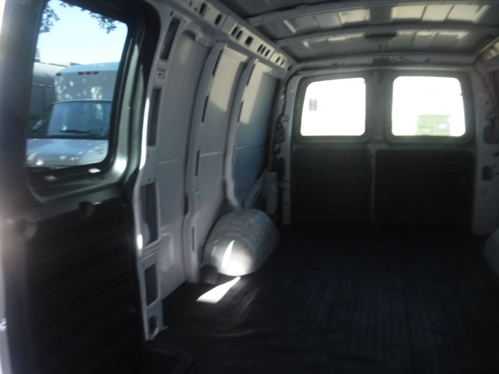 2008 Chevrolet Express Image 57