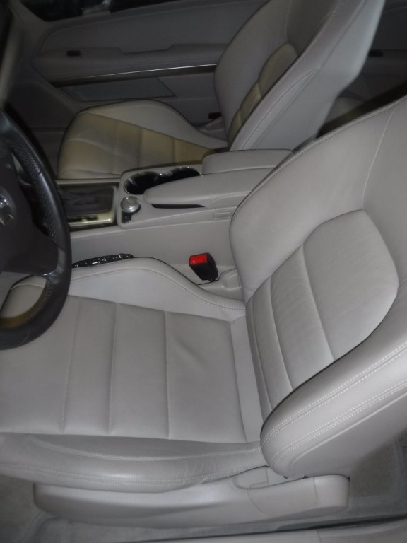 2010 Mercedes-Benz E-Class Image 22