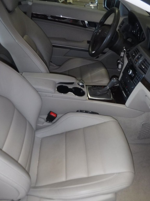 2010 Mercedes-Benz E-Class Image 23