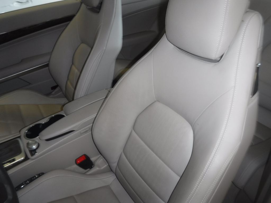 2010 Mercedes-Benz E-Class Image 24