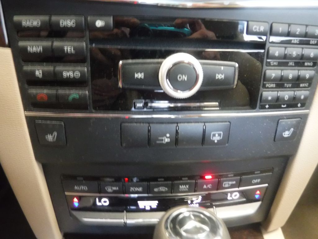 2010 Mercedes-Benz E-Class Image 34