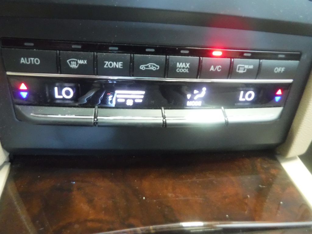 2010 Mercedes-Benz E-Class Image 35