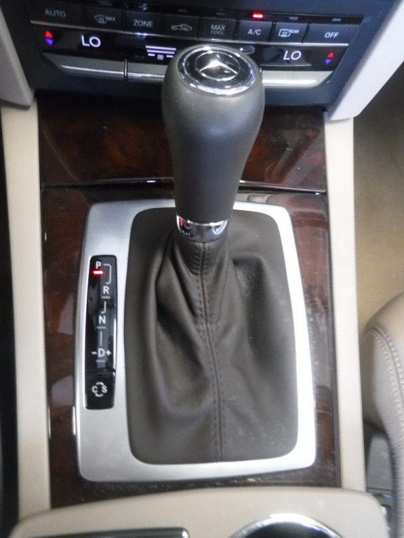2010 Mercedes-Benz E-Class Image 36