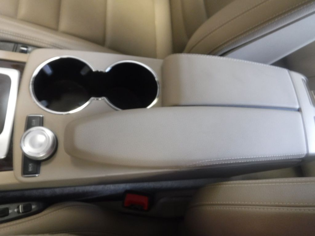 2010 Mercedes-Benz E-Class Image 38