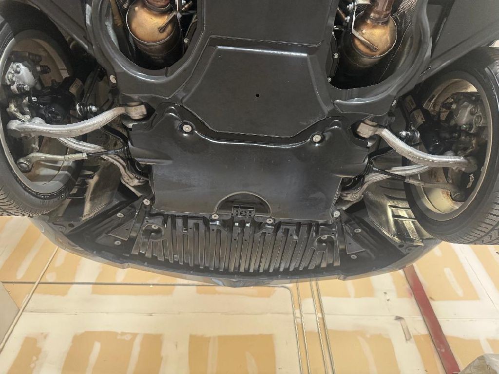 2010 Mercedes-Benz E-Class Image 45