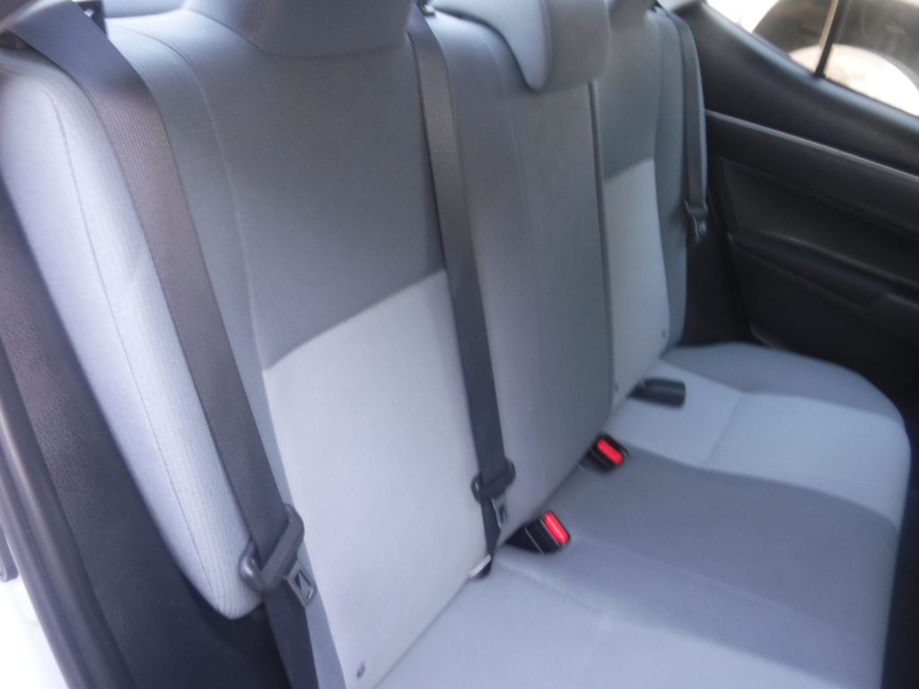 2015 Toyota Corolla Image 32