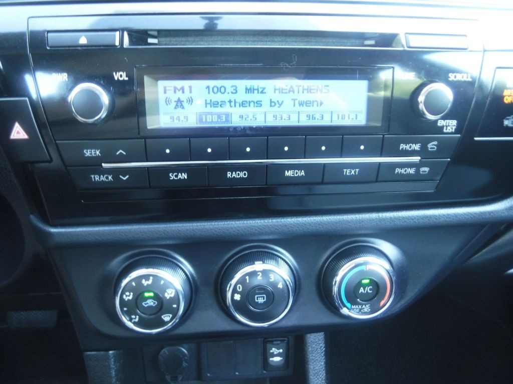 2015 Toyota Corolla Image 37