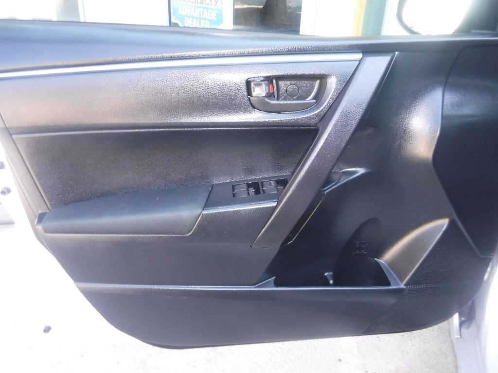 2015 Toyota Corolla Image 39