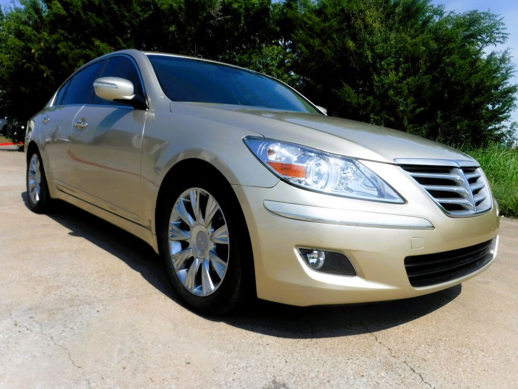 2011 Hyundai Genesis Image 3
